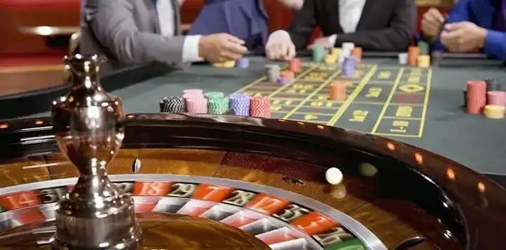 Filipino players in the Philippines accessing n33 sports betting and slots on mobile